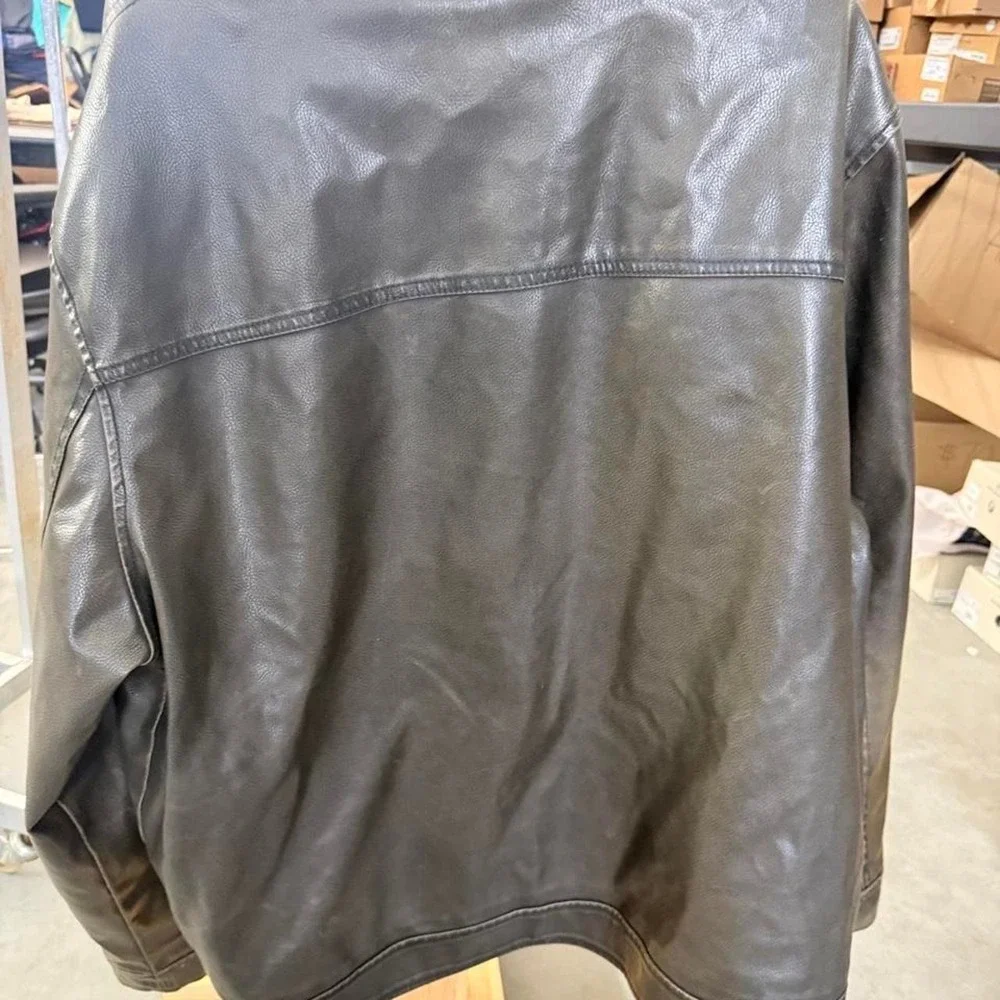 Arizona 90's black leather jacket with two beige stripes across the chest